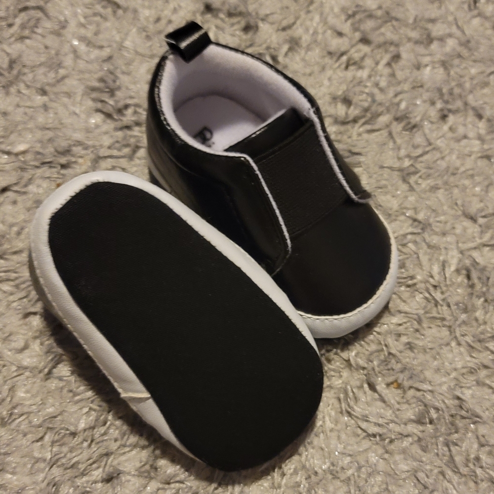 Shoes - Picture 3 of 4